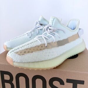Yeezy Boost 350 V2 Hyperspace